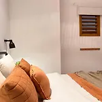 House Of Hats Ii 카라보밀로스